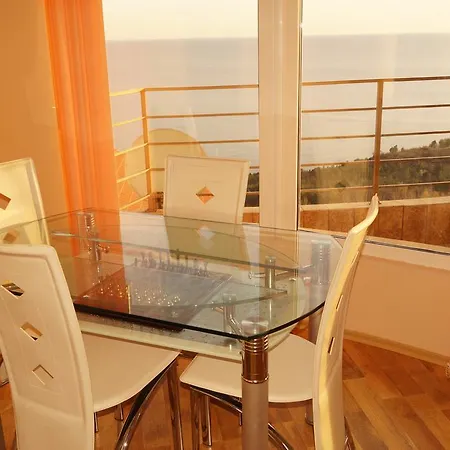 Sunshine Apartment *